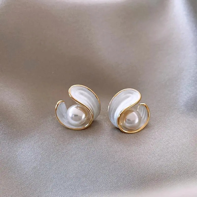 O&O - Luxury White Opal Earrings with Pearls Gold