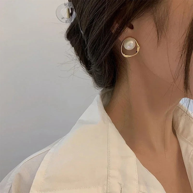 Lia Vintage Pearl Earrings